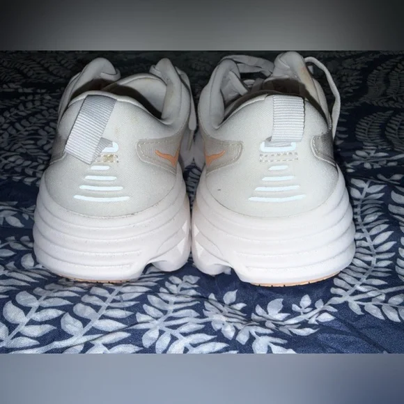 Hoka Bondi 8 White/Cantalope Running Shoes size 7.5b - Picture 2 of 10